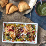 " Samosa Chaat Recipe!!" and "queenofrecipes.online" are written on an image with a Samosa Chaat.
